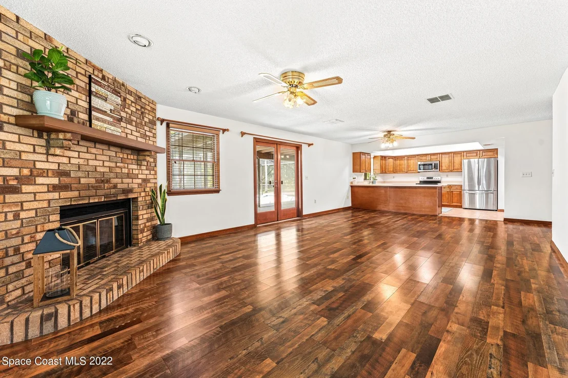 Photo of 1807 Live Oak Drive N