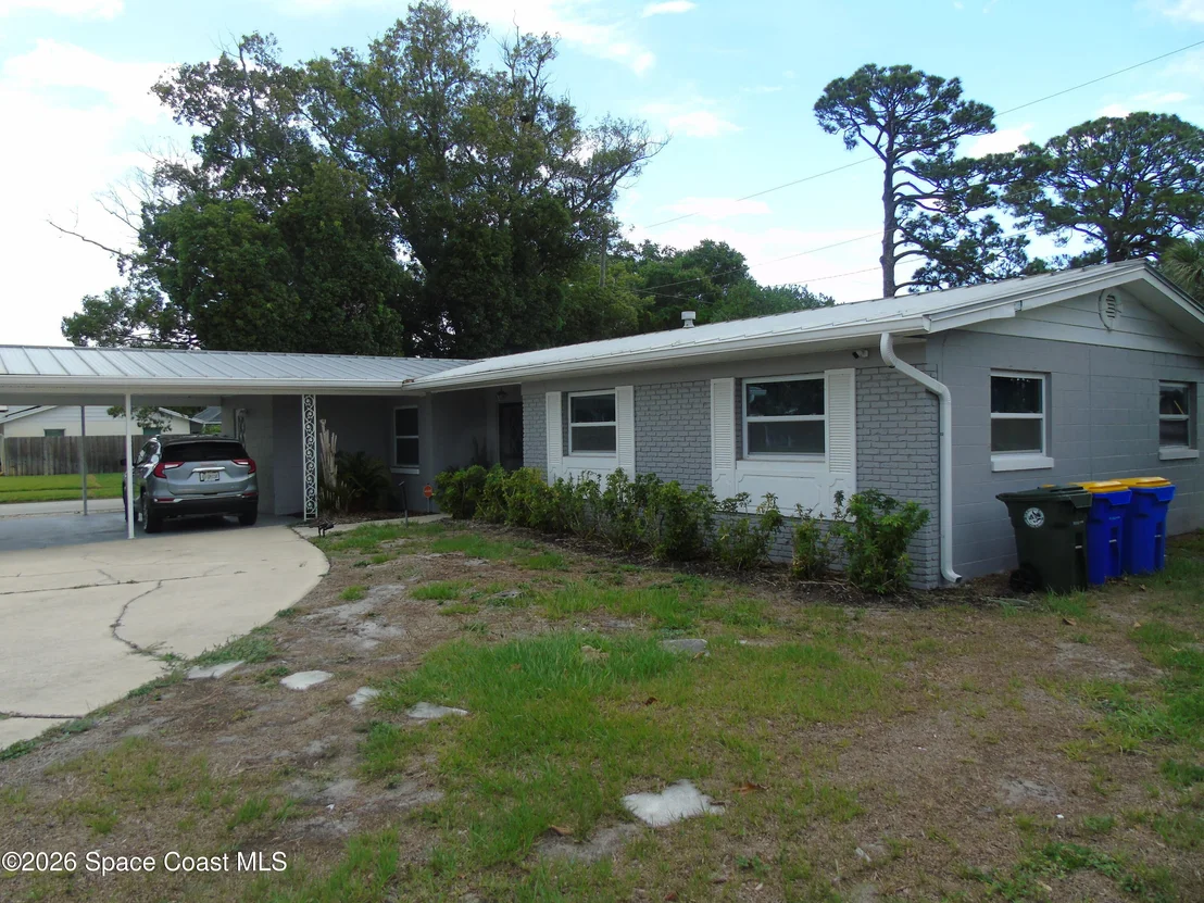 Photo of 1708 Golfview Drive