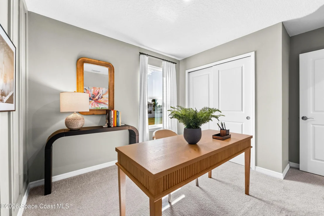 Photo of 806 Castleford Avenue NE