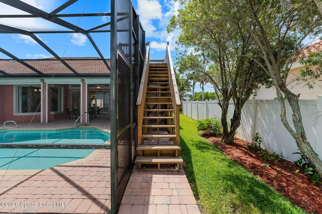 Photo of 327 Island Drive