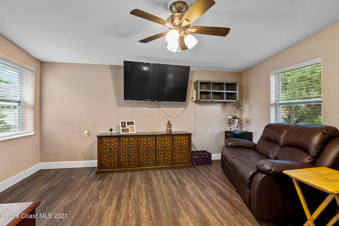 Photo of 1427 Hillcrest Drive