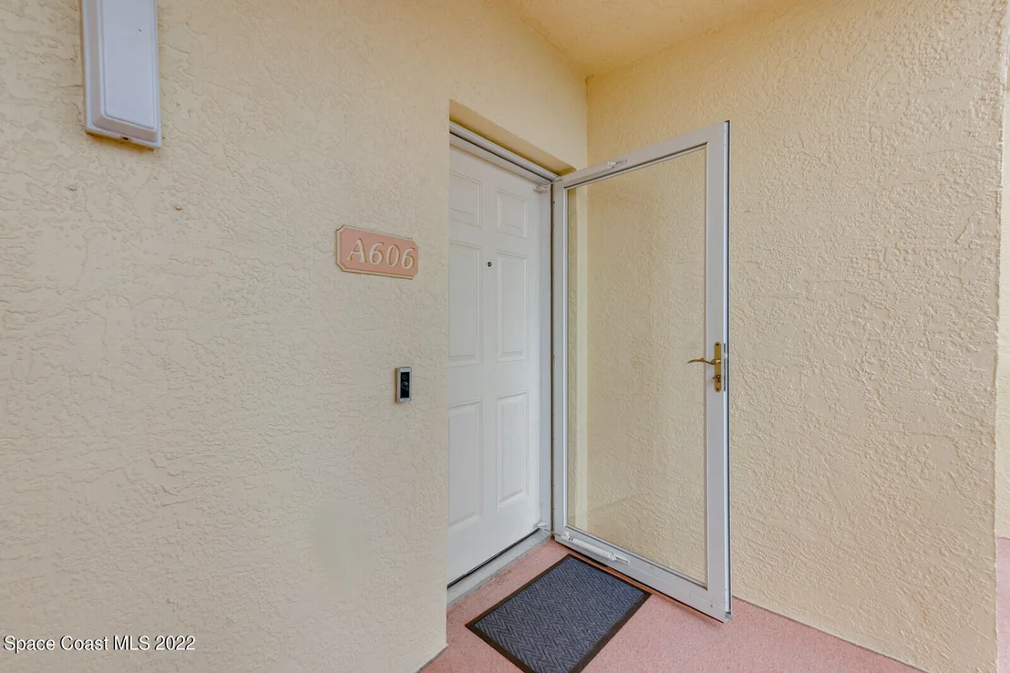 Photo of Unit 606 at 100 Riverside Drive