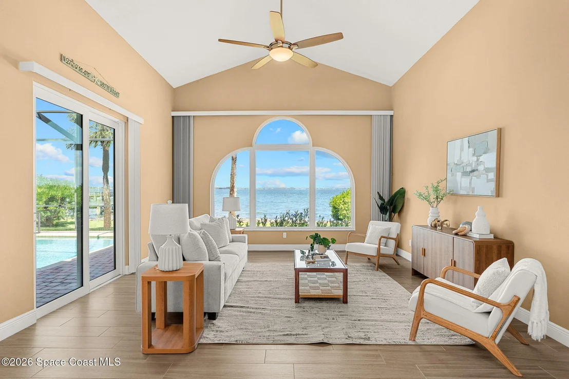 Photo of 327 Island Drive