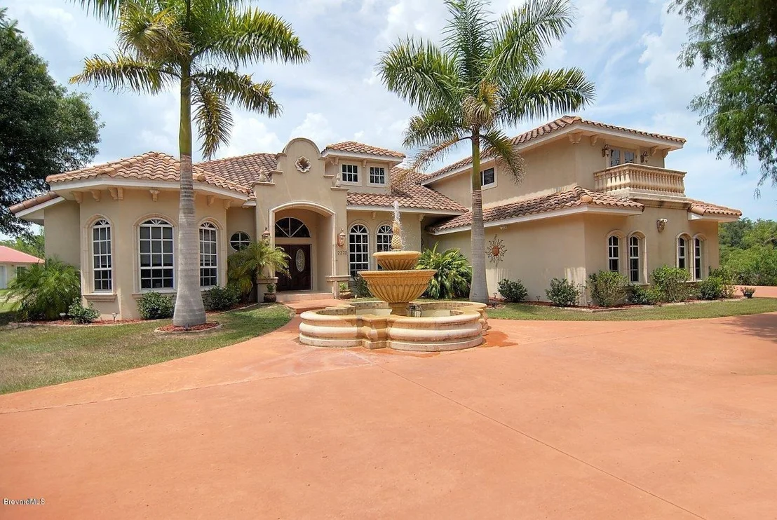 Photo of 2270 Grant Road