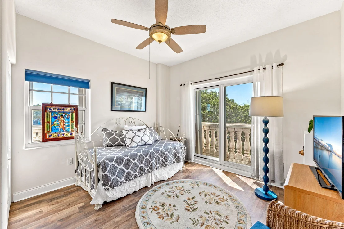 Photo of Unit 401 at 4955 Dixie Highway NE