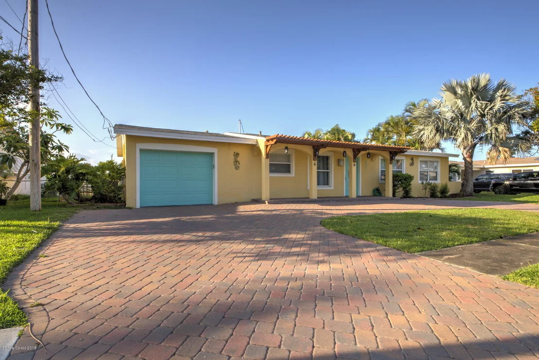 Photo of 433 Cardinal Drive