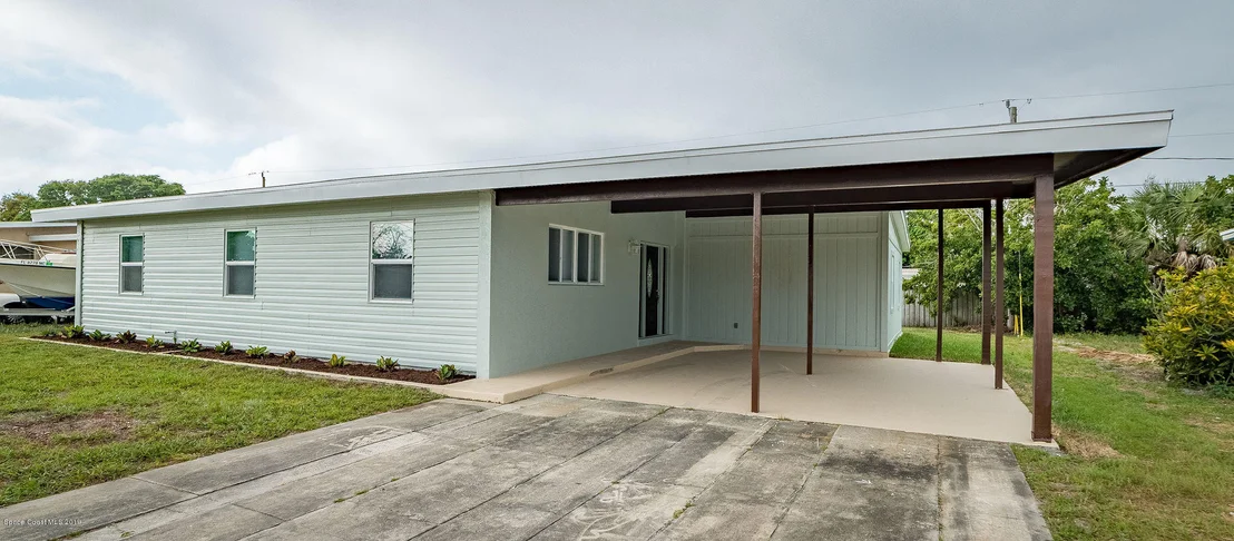 Photo of 954 Bianca Drive NE