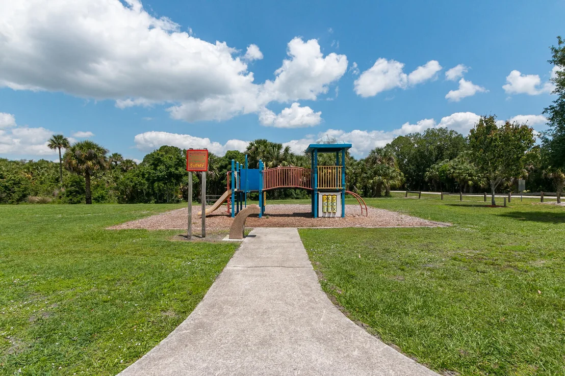 Photo of 5595 Fairbridge Street