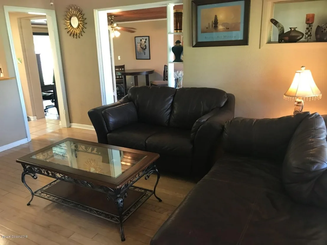 Photo of 445 Willow Lane