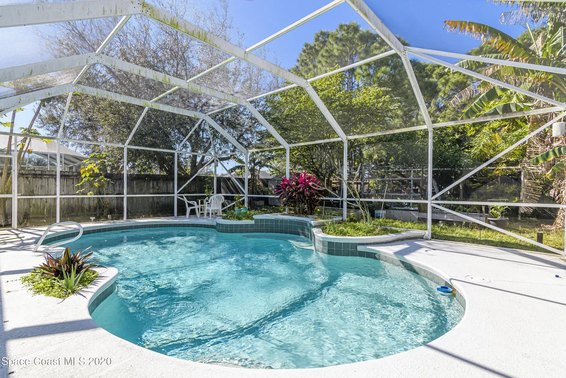 Photo of 1249 White Oak Circle