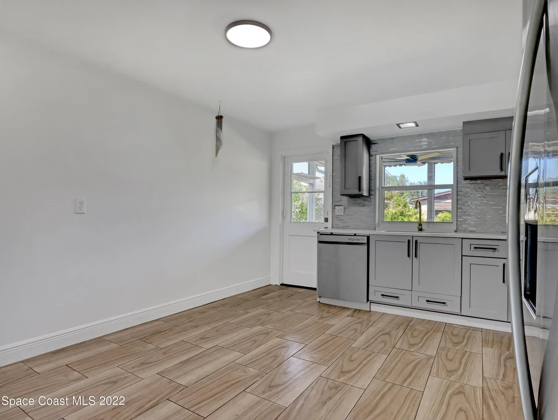 Photo of 800 Forest Road