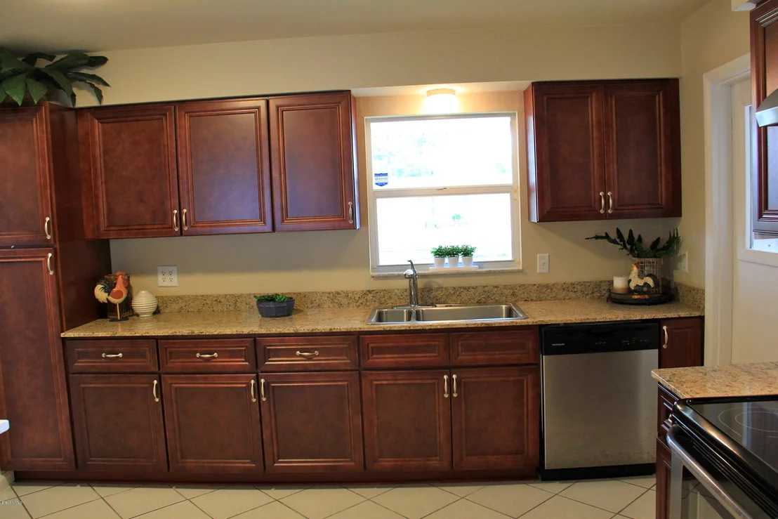 Photo of 1079 Madrid Road