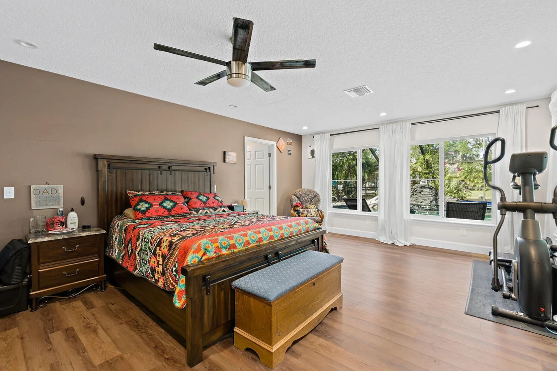 Photo of 810 Knecht Road NE