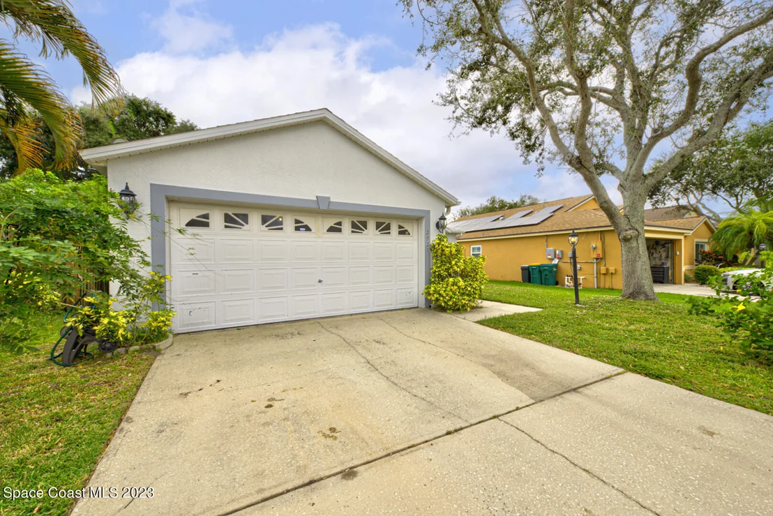Photo of 2921 Saint James Lane