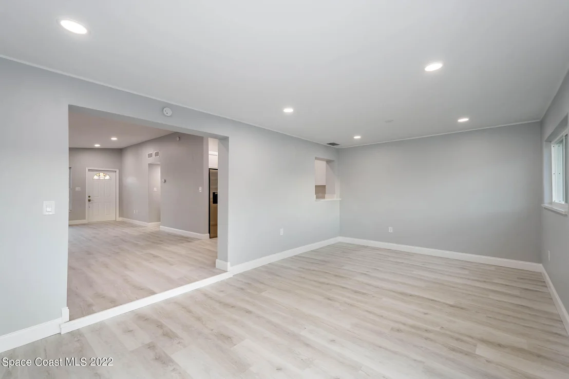 Photo of 33 Knollwood Drive