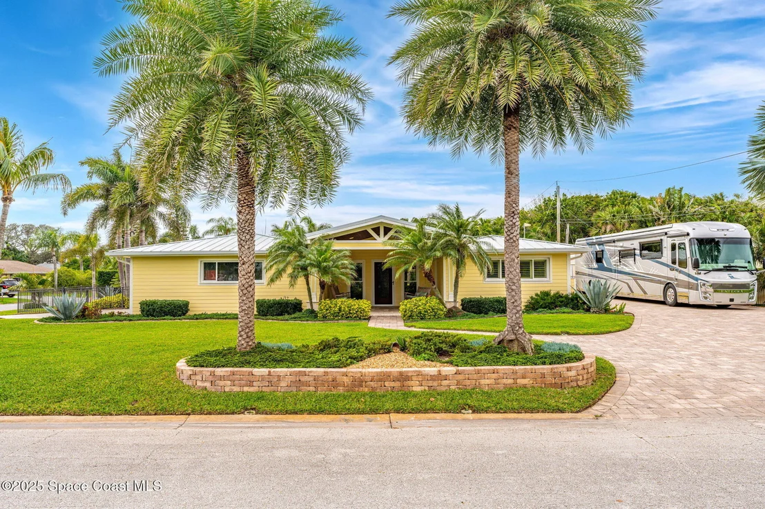 Photo of 610 Mango Drive