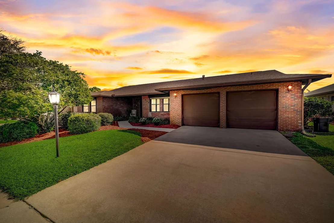 Photo of 2039 Bottlebrush Drive