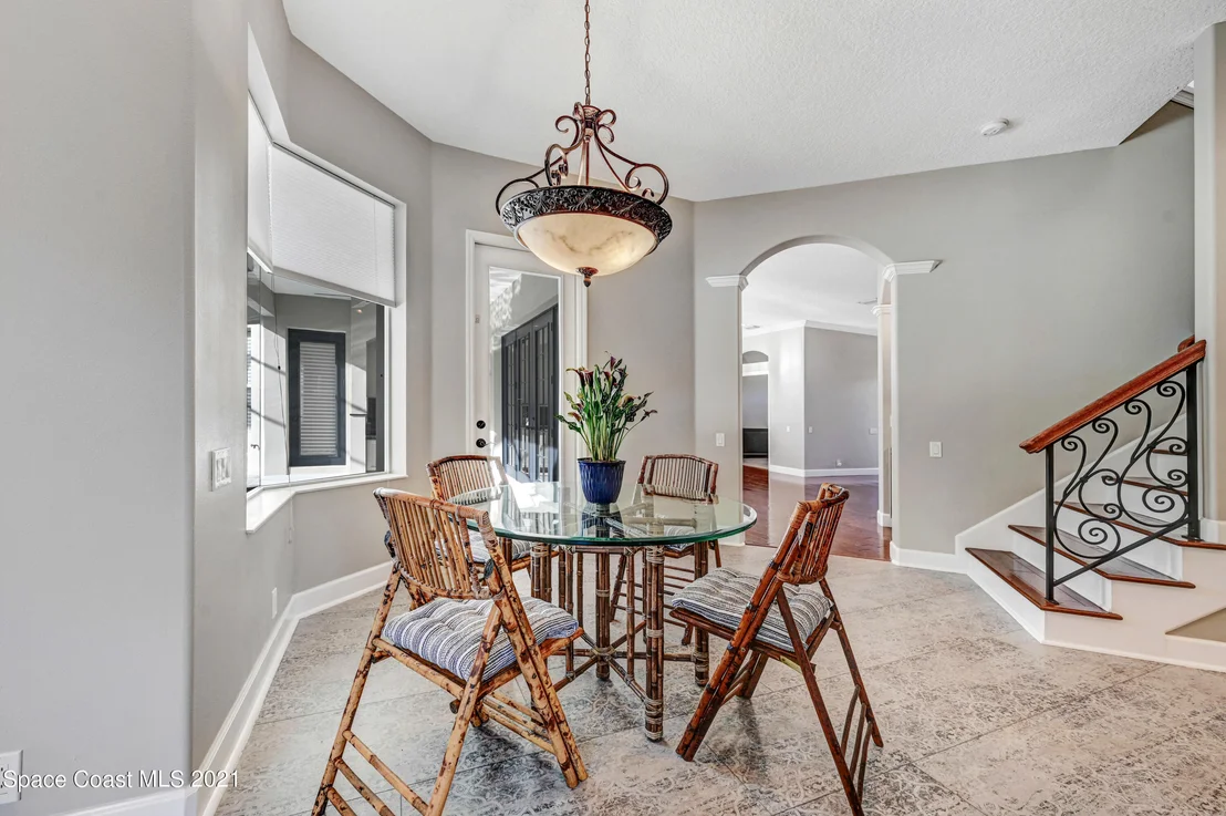 Photo of 882 Oak Park Drive