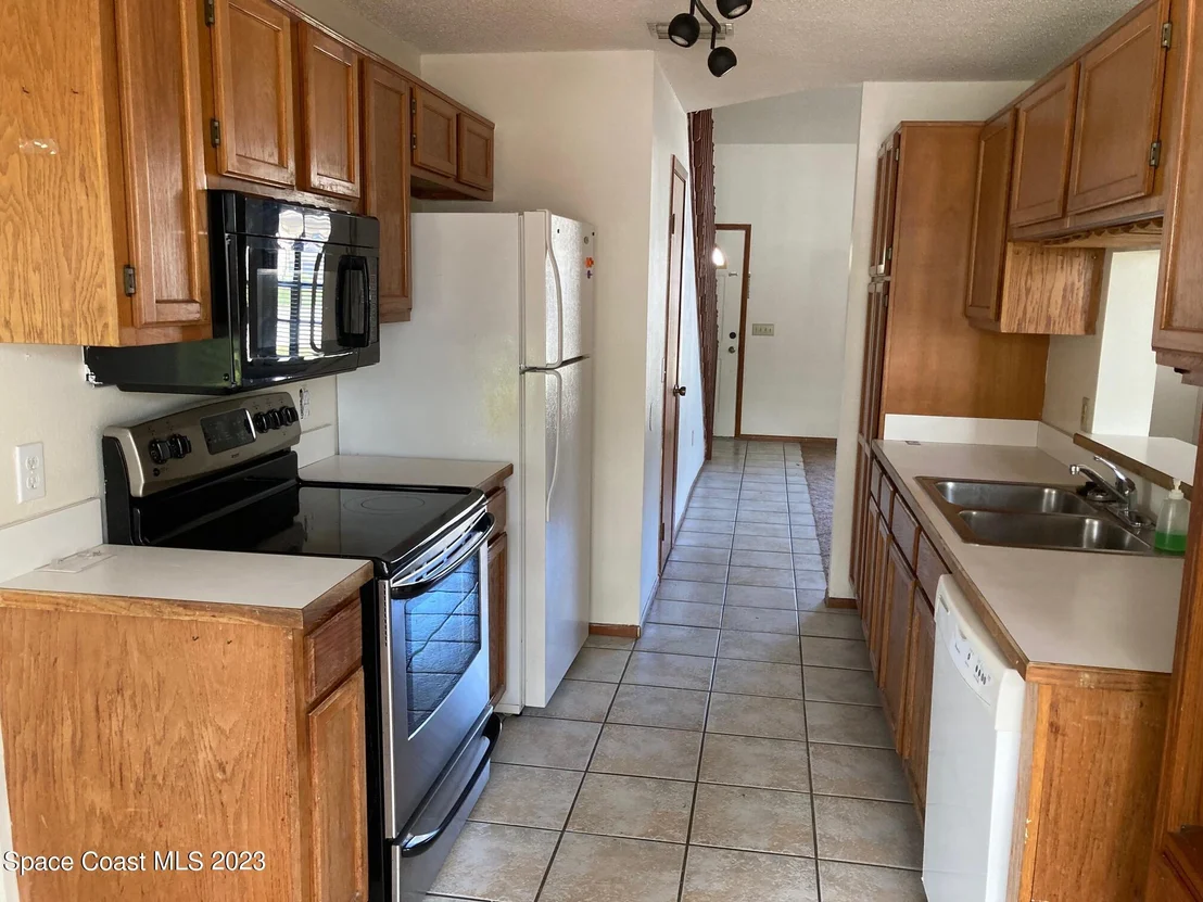 Photo of 1615 Clover Circle
