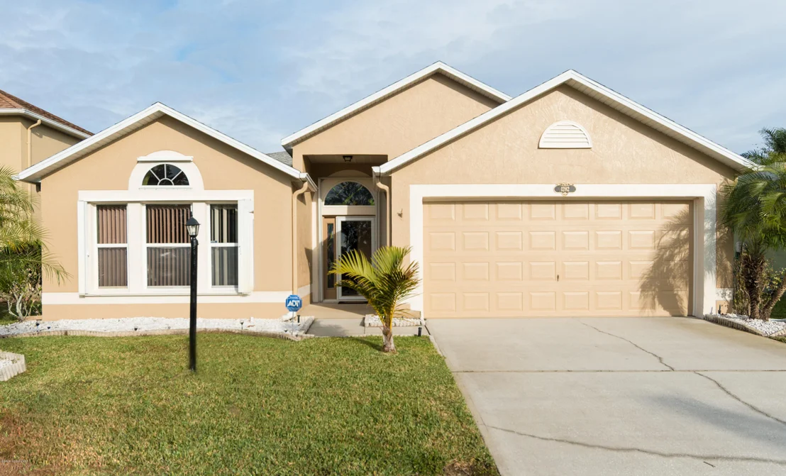 Photo of 1282 White Oak Circle