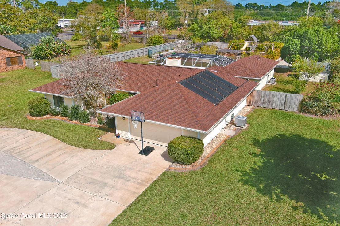 Photo of 1814 Oak Drive N