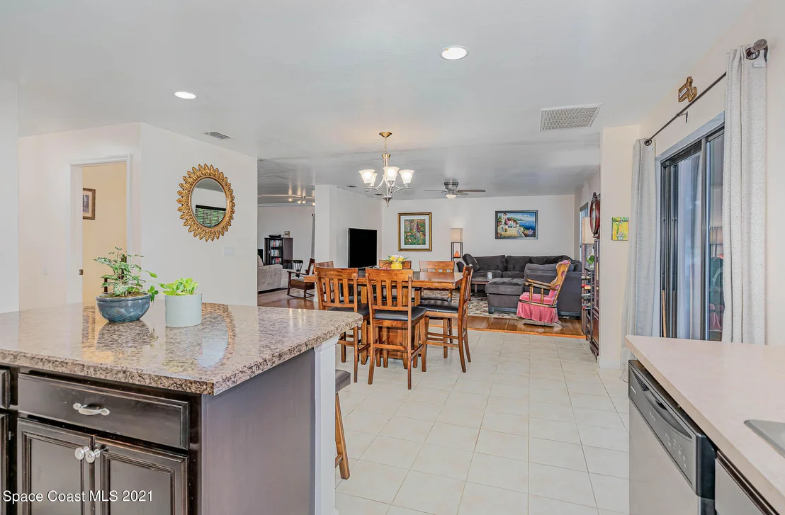 Photo of 215 Dryden Circle