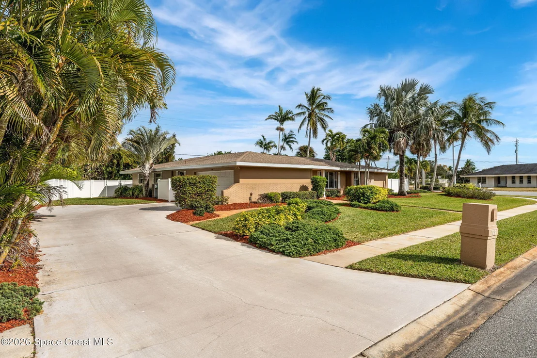 Photo of 704 Malibu Lane