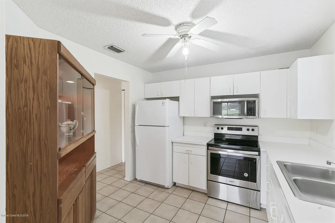 Photo of 1013 Goldenrod Circle NE