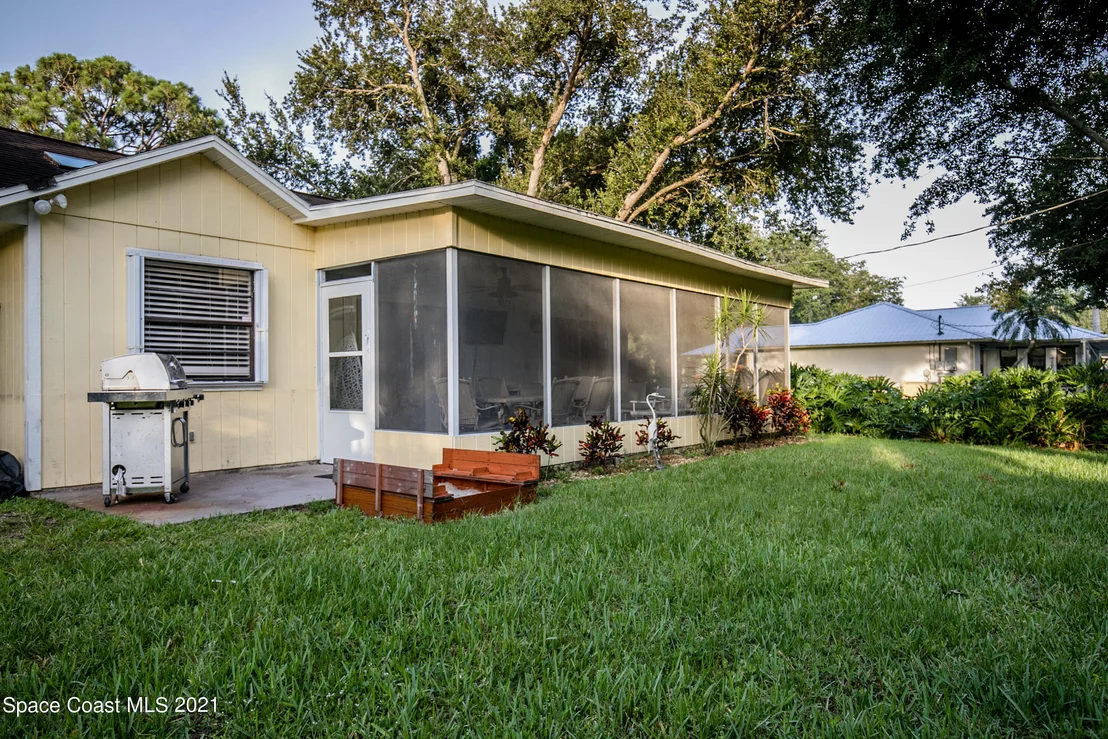Photo of 949 Streamlet Ave Avenue