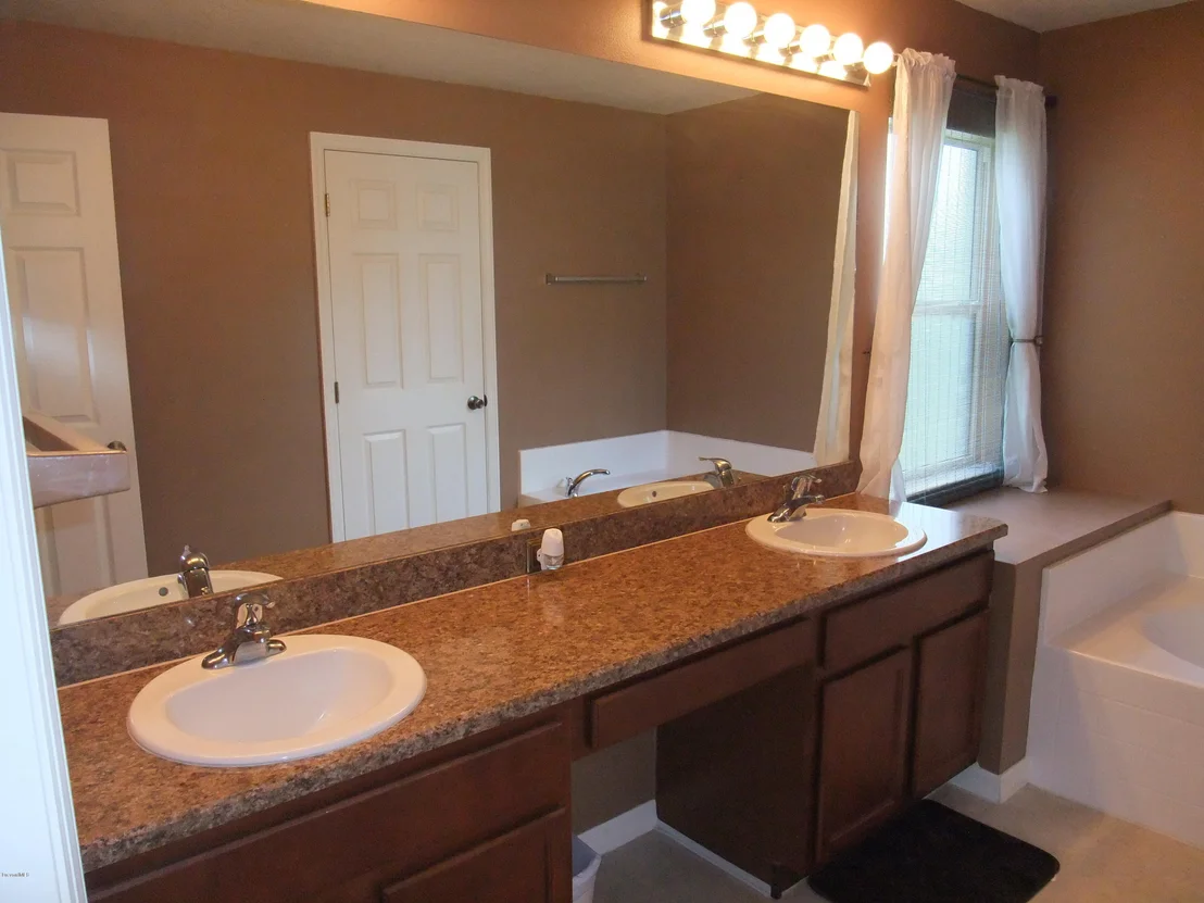 Photo of 1041 Pasadena Road SE