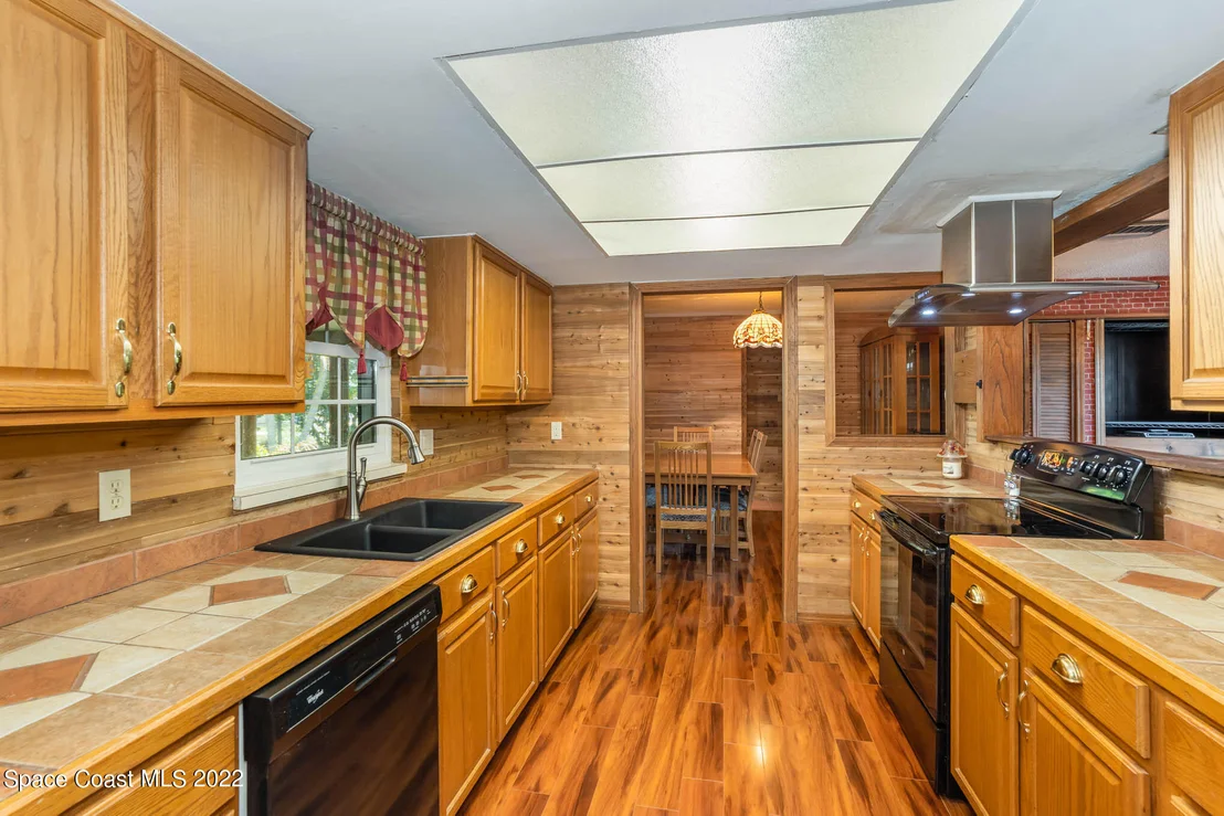 Photo of 2647 School Drive NE