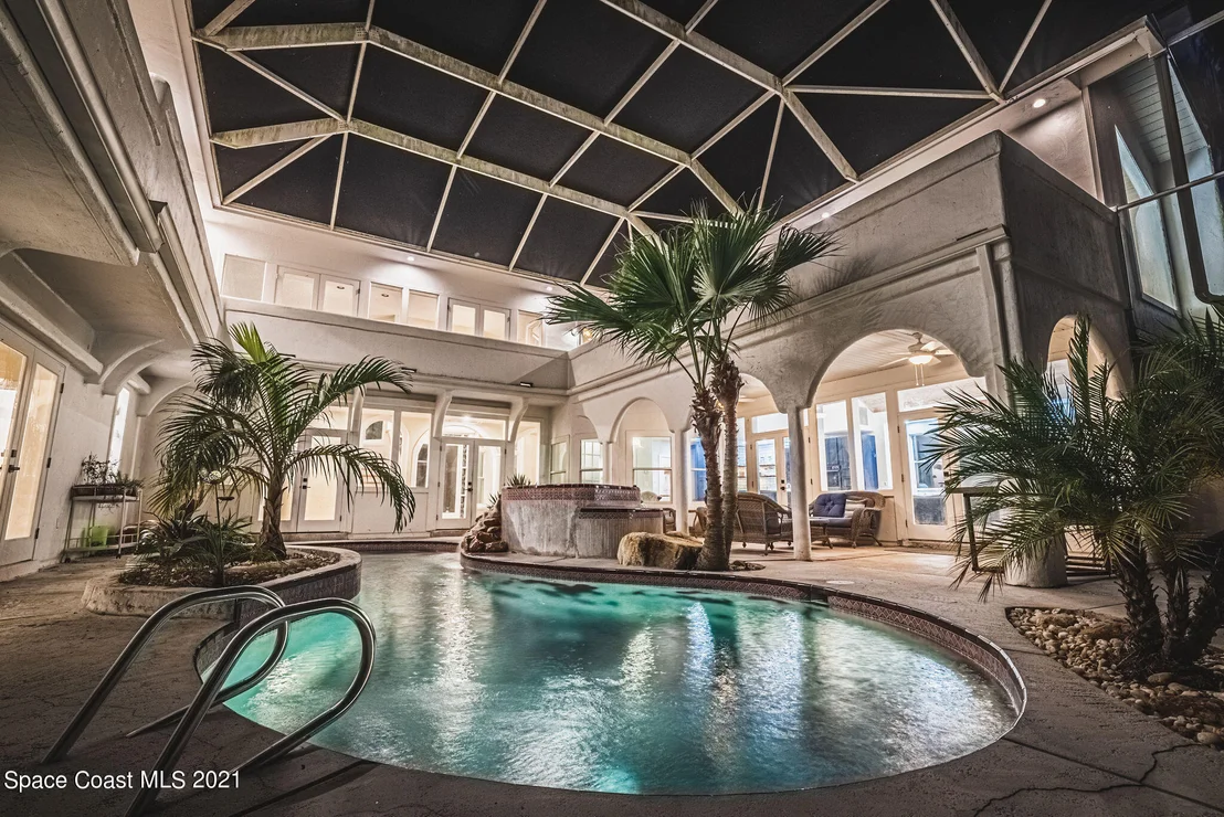 Photo of 472 Peregrine Drive