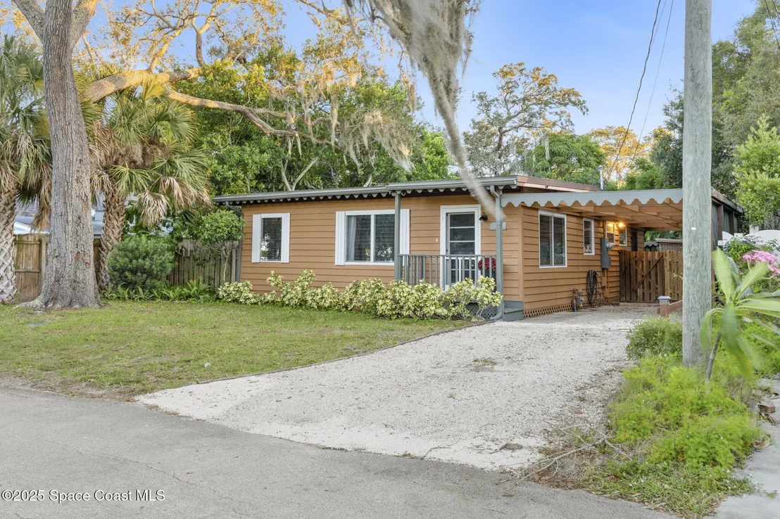 Photo of 597 Old Oak Street