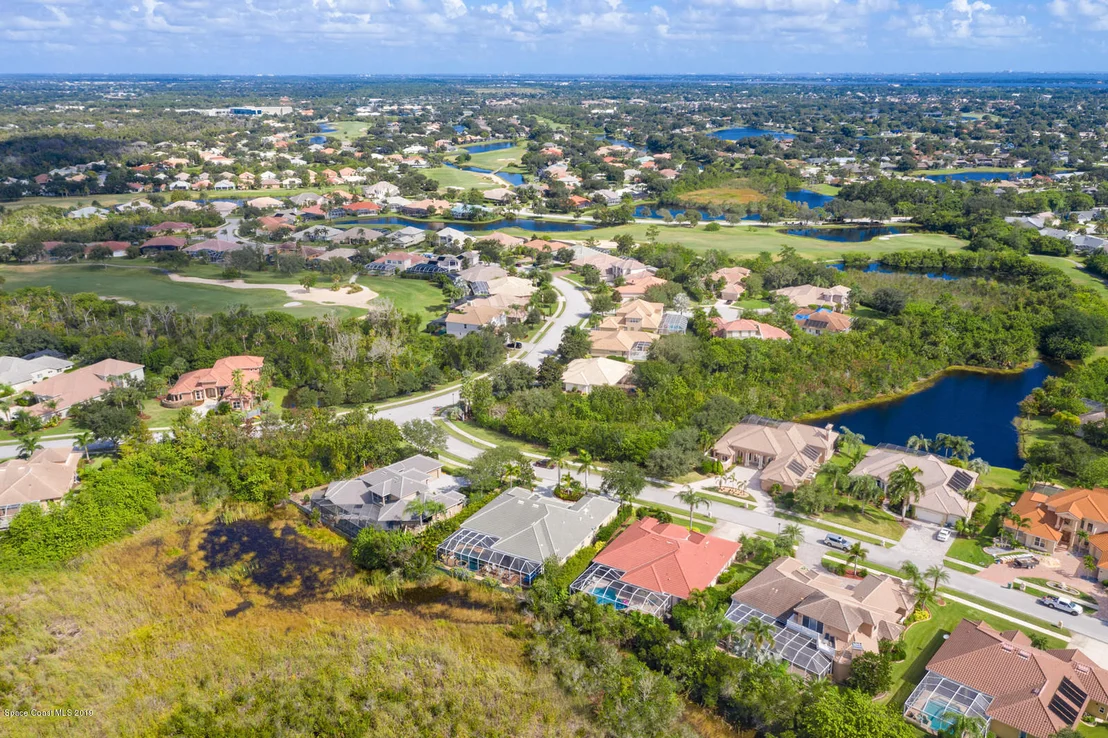 Photo of 824 Chatsworth Drive