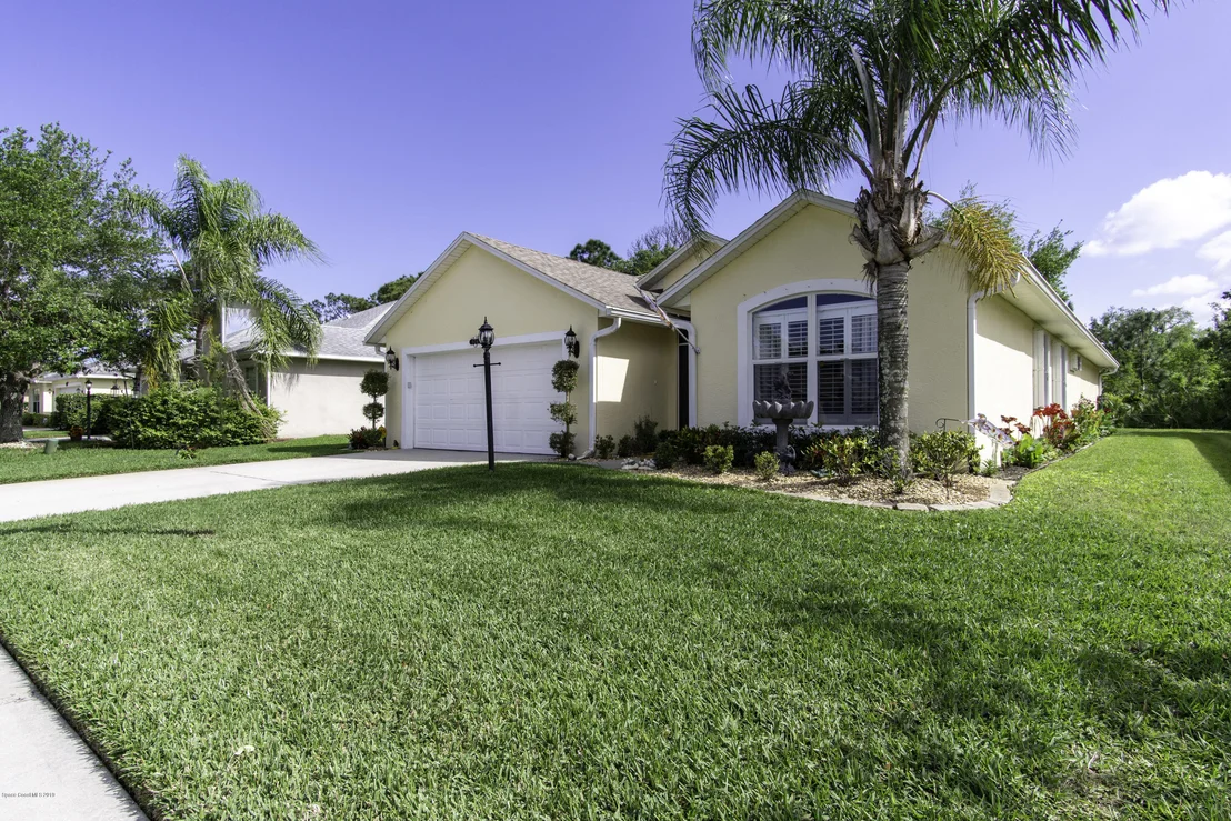 Photo of 924 Tavernier Circle NE