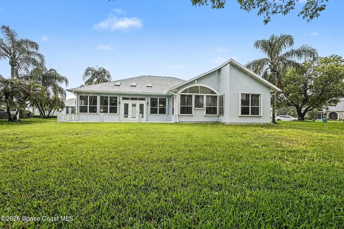 Photo of 981 Victoria Place