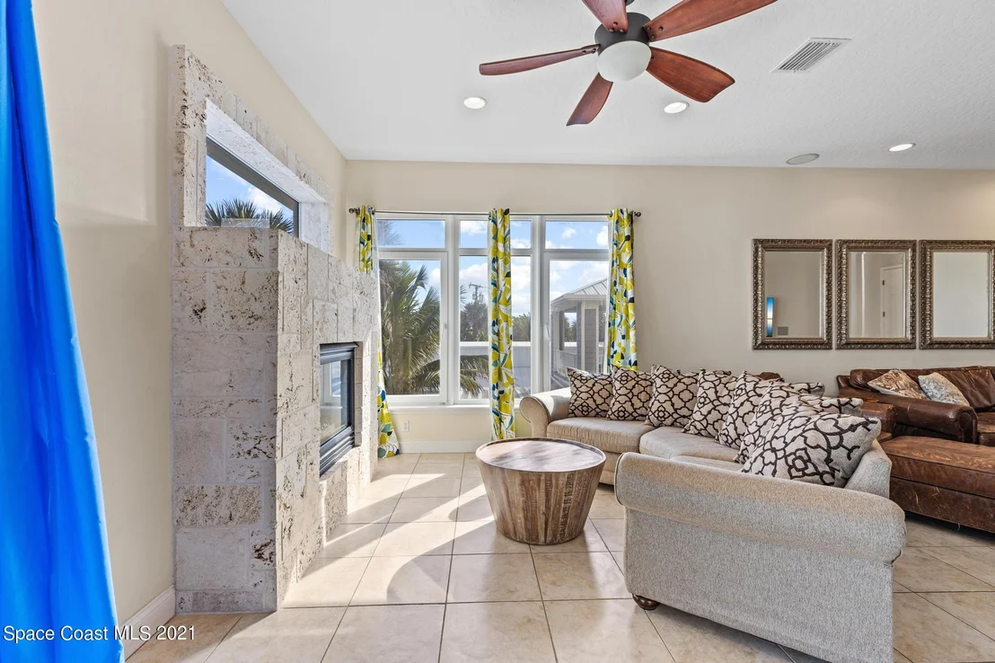 Photo of 735 Beach Street