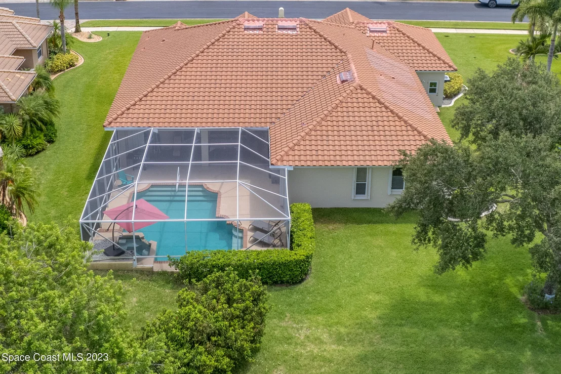 Photo of 844 Chatsworth Drive