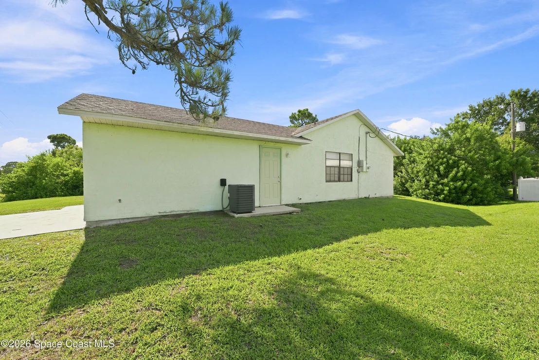 Photo of 2425 Cogan Drive SE