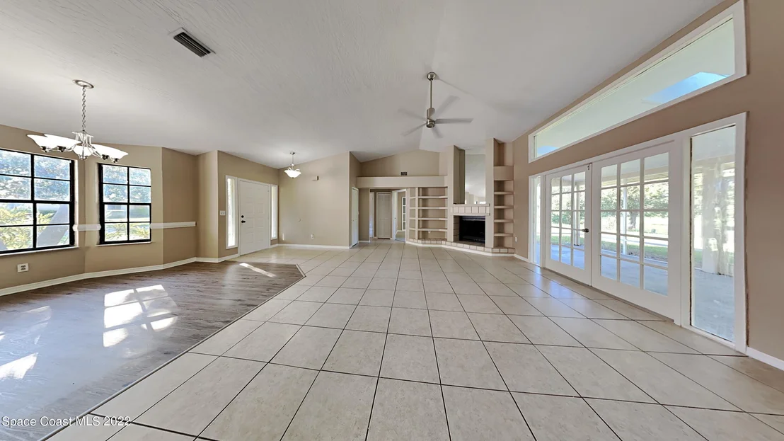 Photo of 526 Deerfield Drive