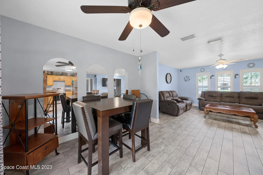 Photo of 990 Emerald Road SE