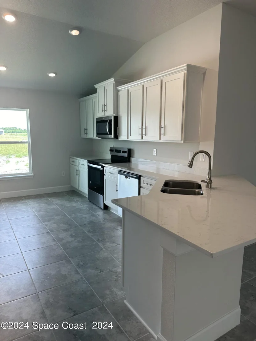 Photo of 975 Kylar Drive NW