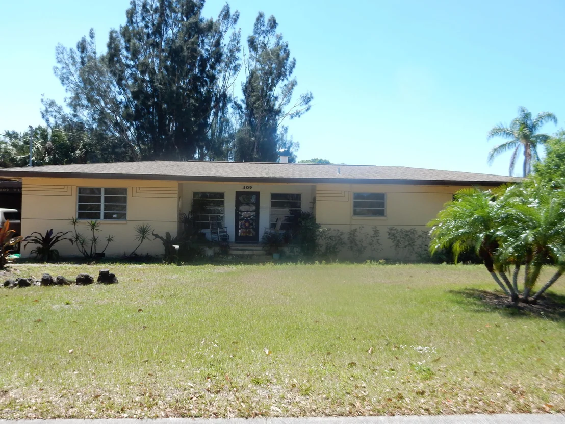 Photo of 409 W Fee Avenue