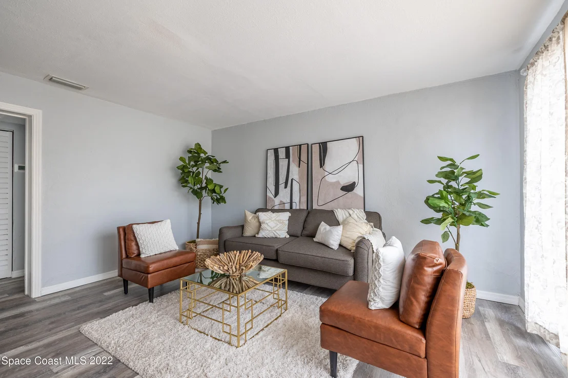 Photo of 1047 Myrtle Lane