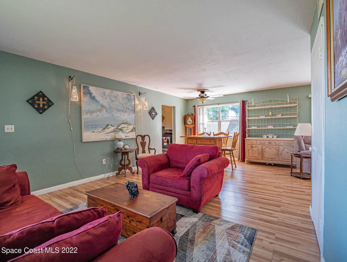 Photo of 931 Bianca Drive NE