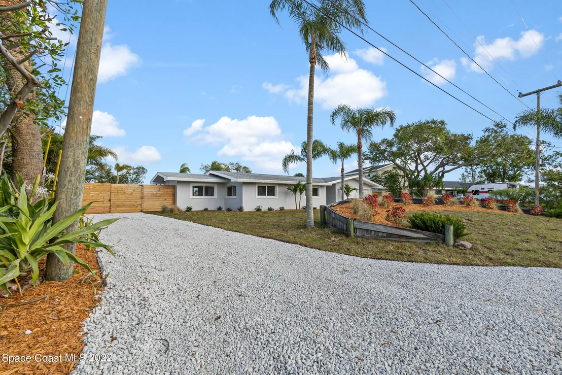 Photo of 77 W Bay Drive