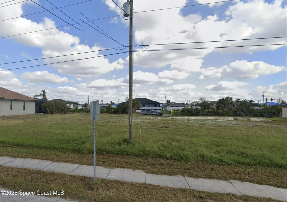 Photo of 2513 Surfside Boulevard