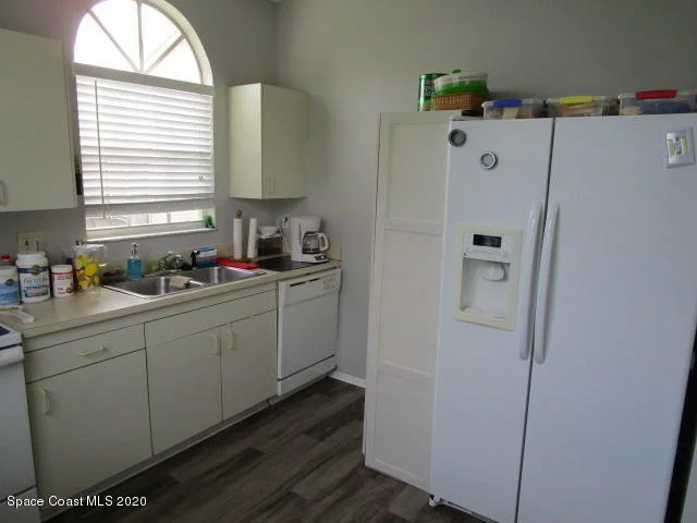 Photo of 810 Wateroak Drive NE