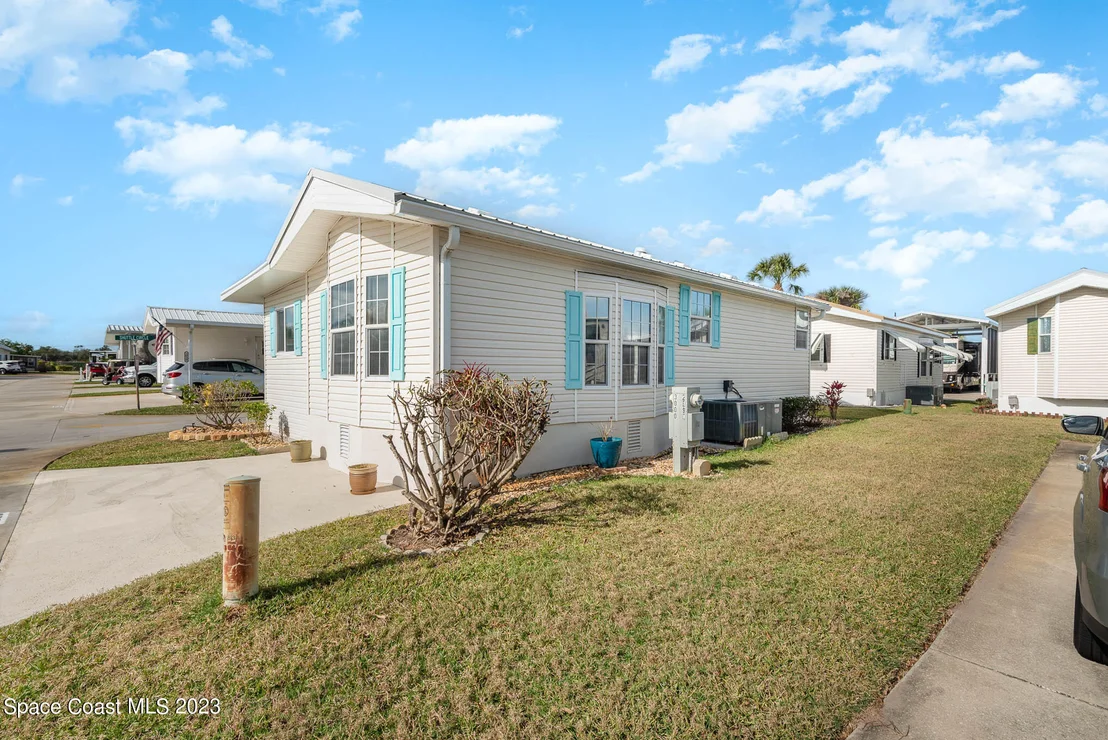 Photo of 3000 Frontier Drive