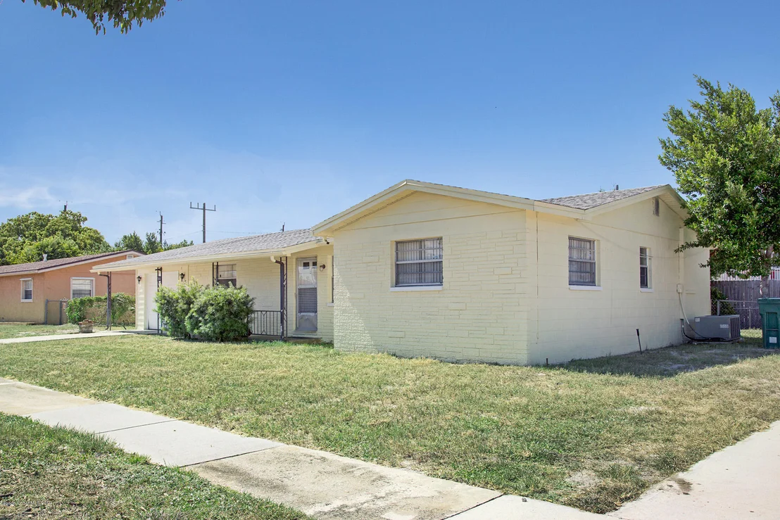 Photo of 906 Bristol Drive